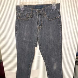 Aeropostale Ladies Skinny Jeans. Size 28/30. Medium wash.